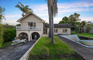 273A Royal Road, Massey