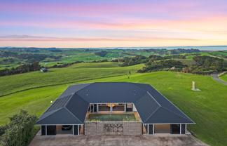 215 J Renall Road, Pollok