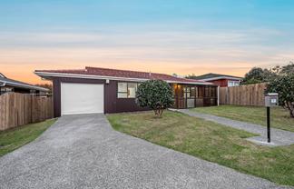 10 Tate Grove, Half Moon Bay