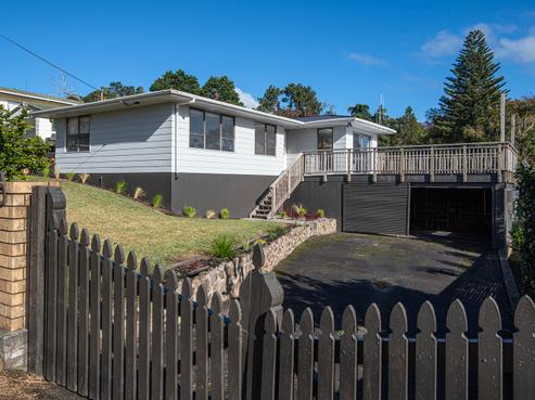 10 Raewyn Street, Morningside