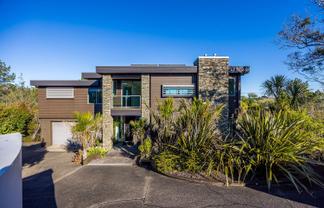 106 Hillcrest Road, Hatfields Beach