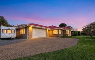 1 Cobbe Place, Pomare