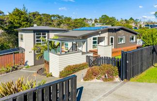 15 Blacks Road, Greenhithe