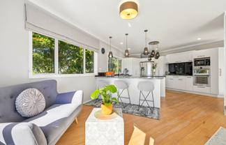 15  Blacks Road, Greenhithe