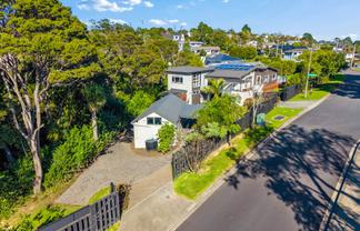 15 Blacks Road, Greenhithe