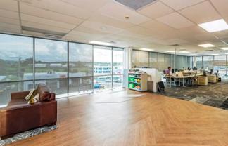SIMPLE SPACE, GREAT POTENTIAL | TAKAPUNA LOCATION