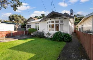 354 The Parade, Island Bay