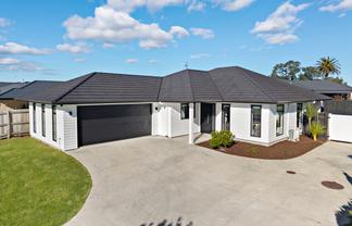 8 Opouatu Avenue, Glenbrook