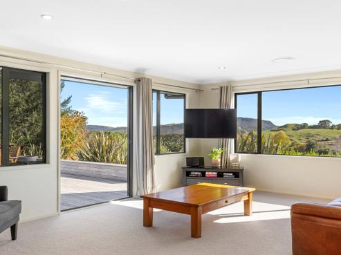 11 Dalmore Way, Acacia Bay