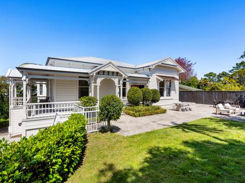 6 Thompson Road, Napier Hill