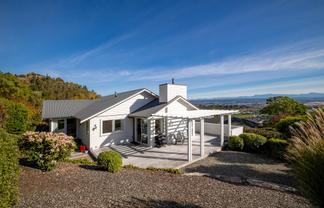 24 Hillplough Heights, Richmond