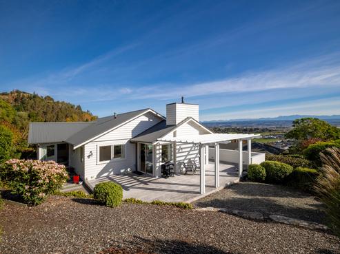 24 Hillplough Heights, Richmond