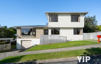 2 Griffiths Grove, Newlands