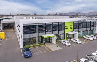Immaculate Showroom and Warehouse