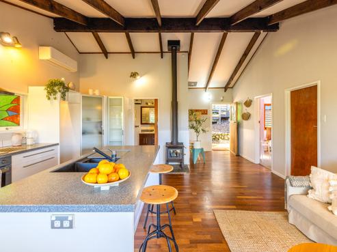 9 Causeway Road, Surfdale