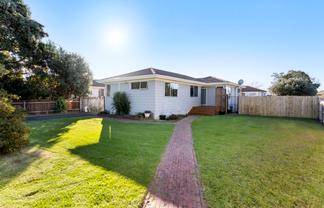 13 Gibbons Road, Weymouth