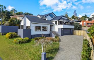 6 Tenbless Court, Unsworth Heights