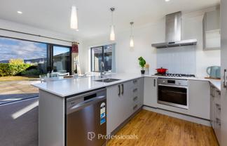 32 Filmer Crescent, Wallaceville