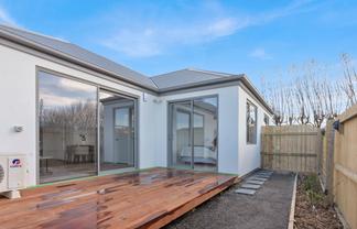 2/206 Racecourse Road, Sockburn
