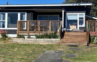 8 Kent Terrace, Foxton Beach