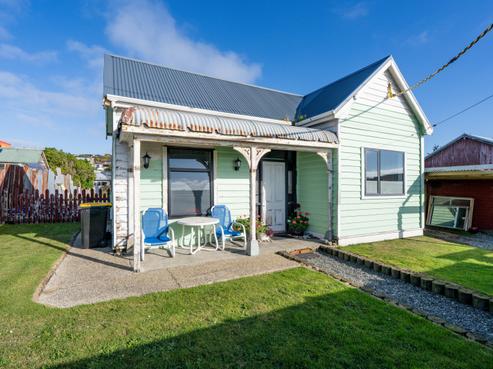6 Ocean Beach Road, Bluff