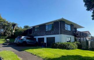 16 Tiverton Crescent, Whalers Gate
