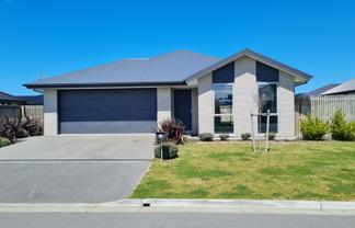 62 Oaks Drive, Lincoln
