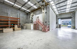 397sqm functional tilt-slab warehouse
