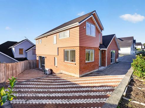 216 Alec Craig Way, Gulf Harbour