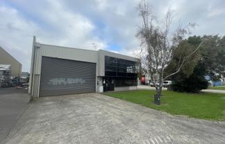 Road Front Warehouse | 3x Roller Doors