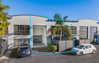 Fully Refurbished Live Work Unit – Occupy/Invest