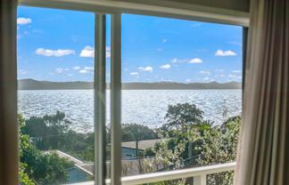 1297B Whangaparaoa Road, Army Bay