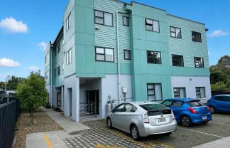 5/152 Triangle Road, Massey