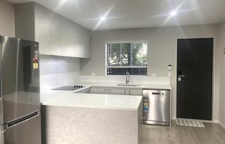 8/30 West Coast Road, Glen Eden