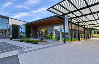 Excellent Showroom or Retail Five Mile