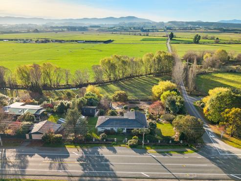 1632 Cust Road, Cust