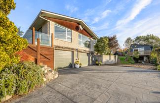 1632 Cust Road, Cust