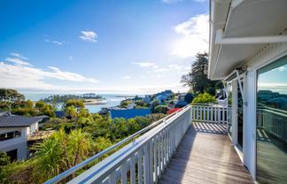2/4 The Cliffs, Britannia Heights