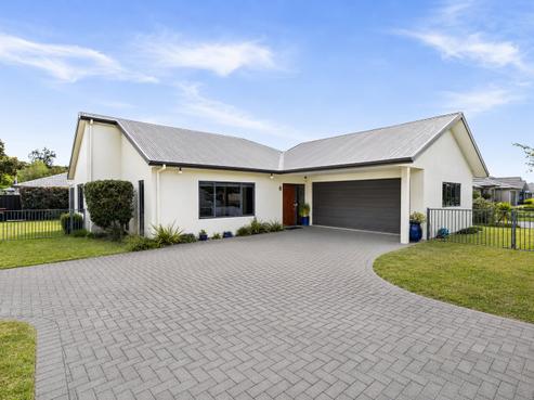 1 Pinotage Drive, Greenmeadows