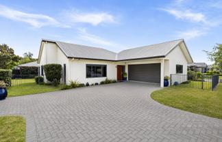 1 Pinotage Drive, Greenmeadows