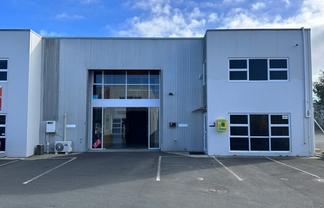 Quality Offices/Showroom with Warehouse