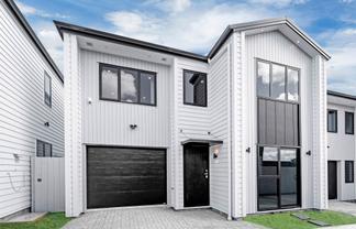 8b Gardiner Grove, Mangere East