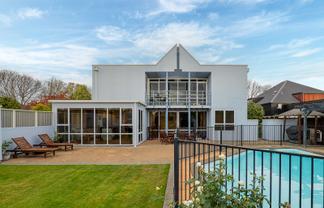 74 Regency Crescent, Redwood
