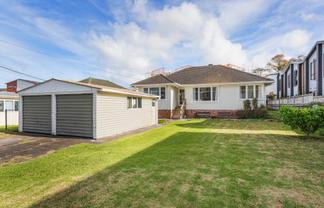 1 Beach Road, Te Atatu Peninsula