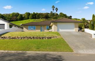 14 Estuary View Road, Welcome Bay