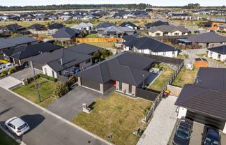 6 Helicon Street, Pegasus