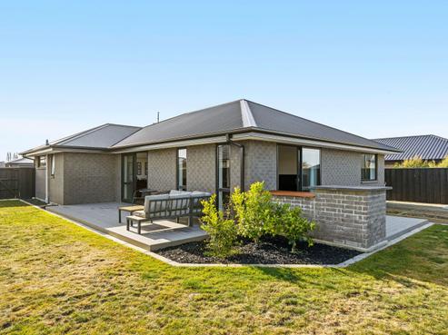 6 Helicon Street, Pegasus