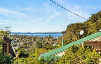 811 East Coast Road, Northcross