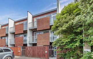 1/142 Onslow Road, Khandallah