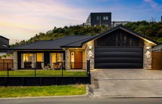 24 Queen Charlotte Drive, Aotea